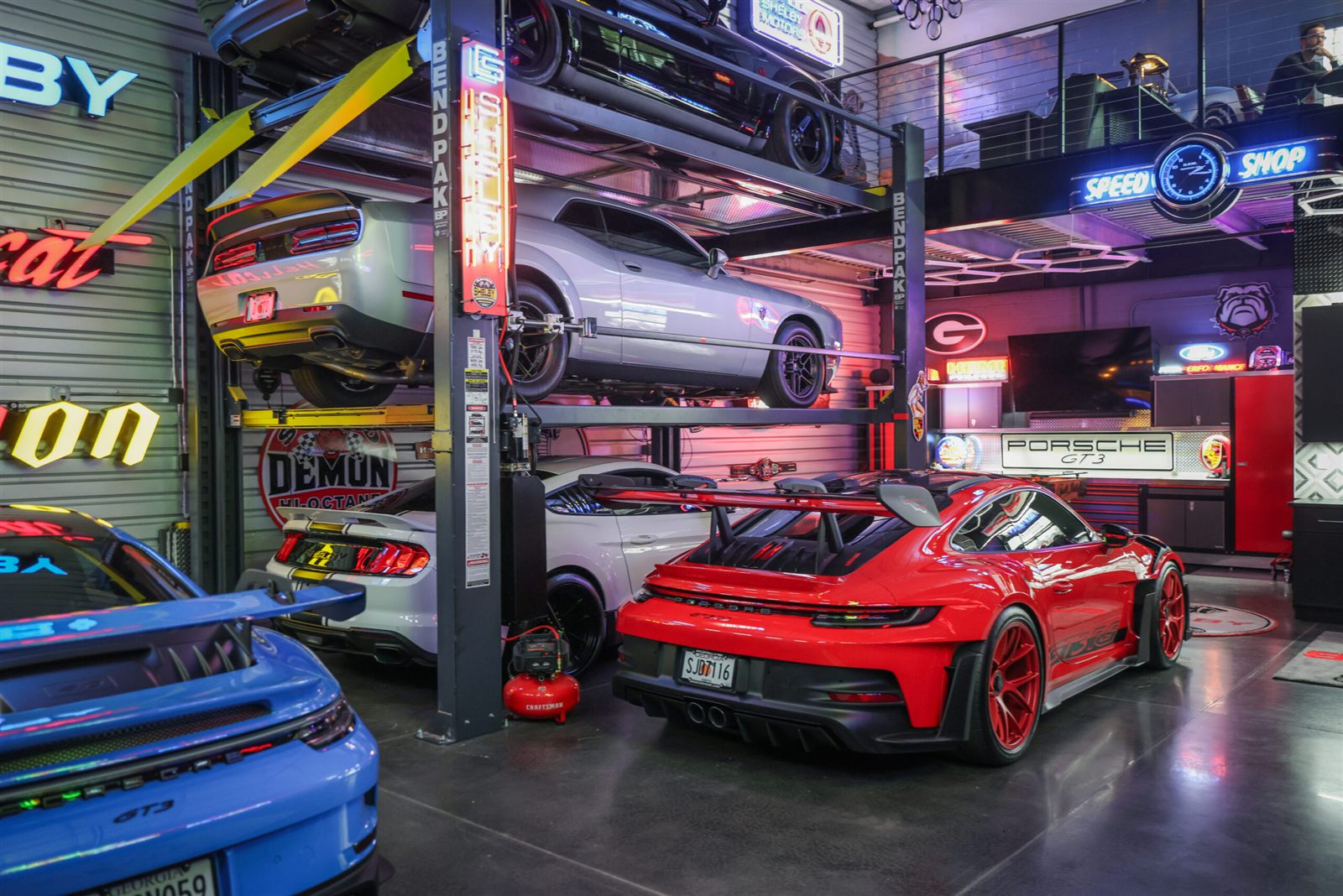 Dream garage car condo, photo 1