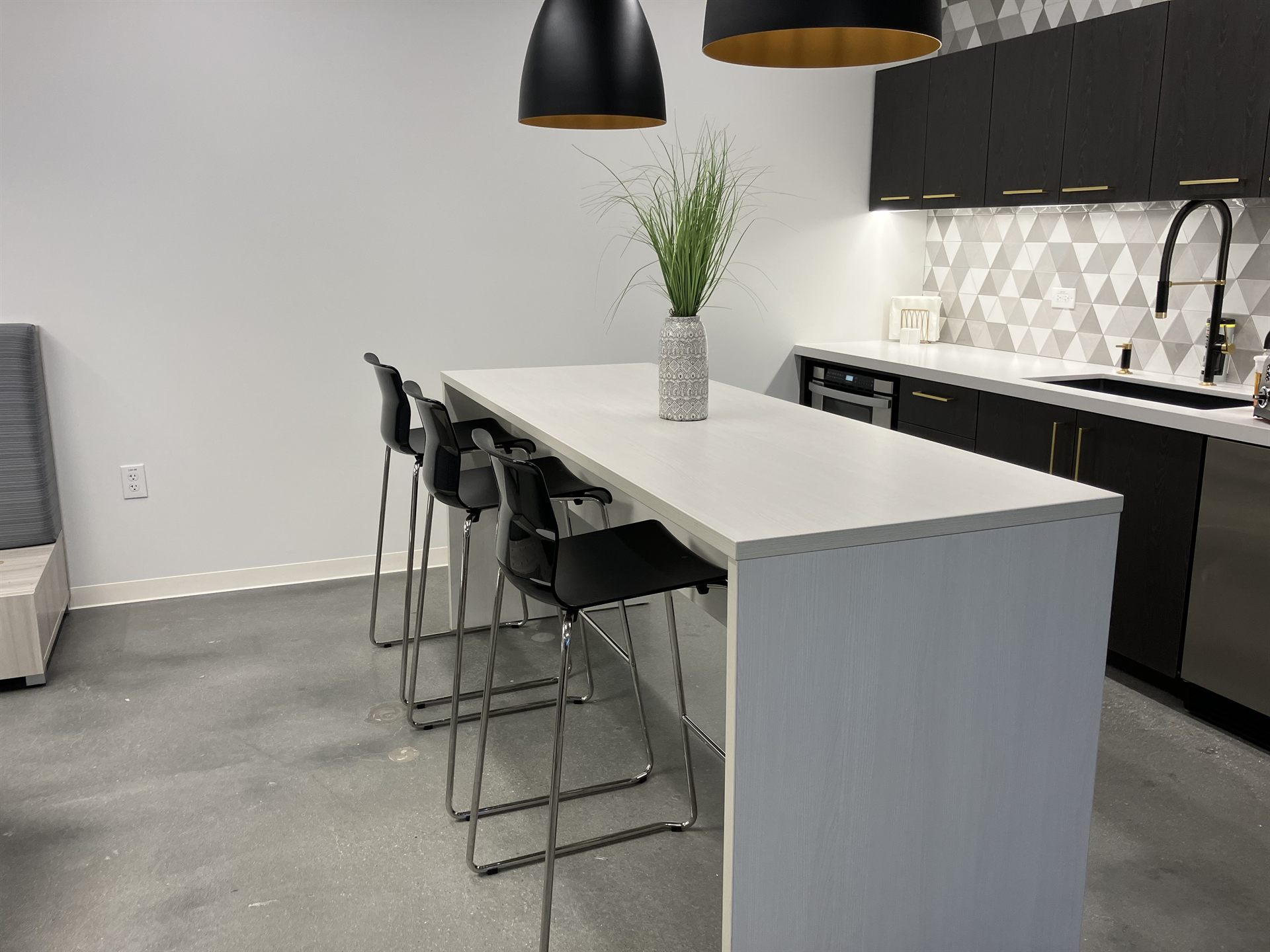 Stone Resource interior, photo 4